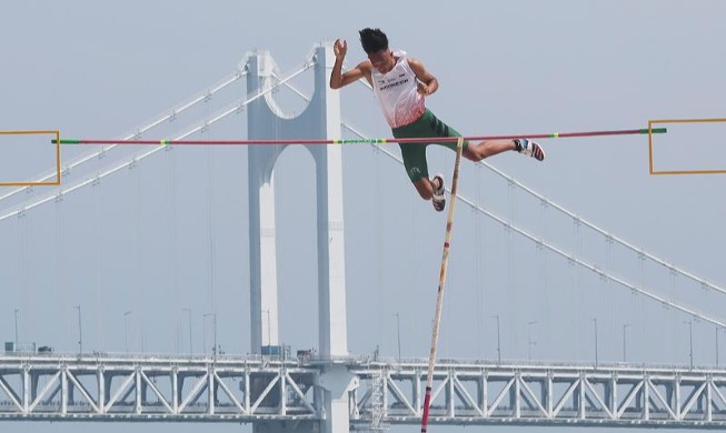 Busan's Gwangalli Beach hosts int'l pole vault meet