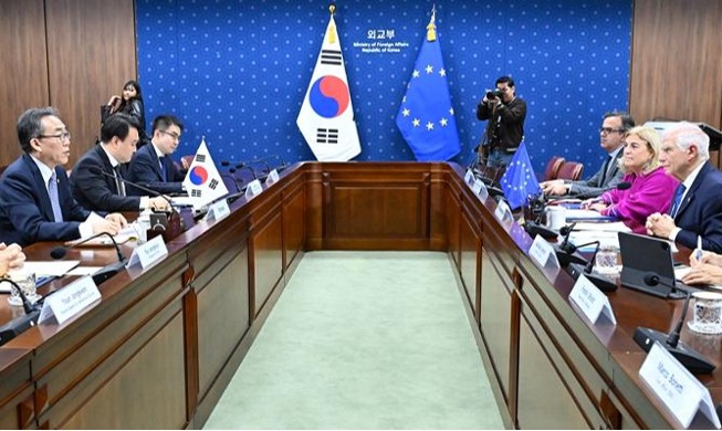 FM Cho, EU blast NK's nuke intent, sign security partnership