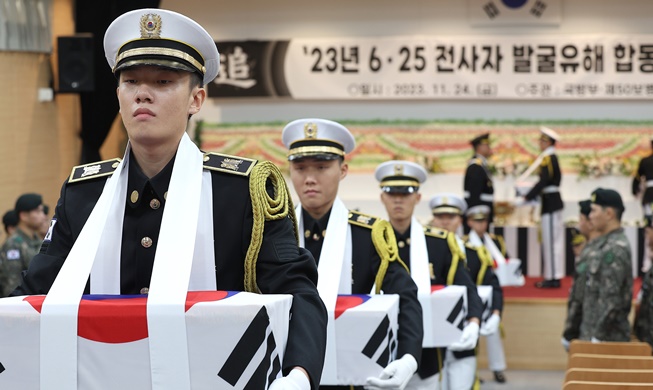 Remains of Korean War veterans displayed at joint funeral