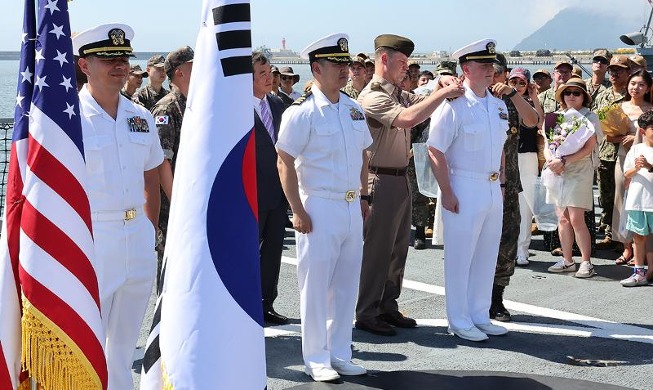 ROK vessel hosts US Navy promotion ceremony for first time