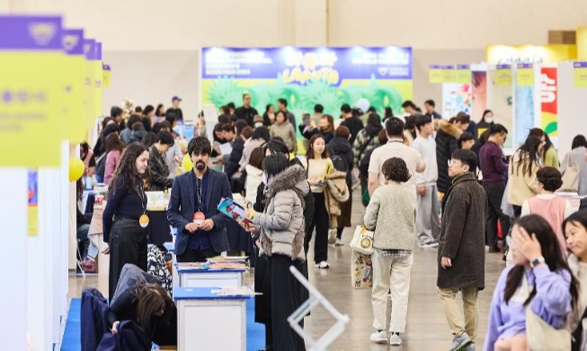 Inaugural int'l book fair in Busan stresses children's creativity